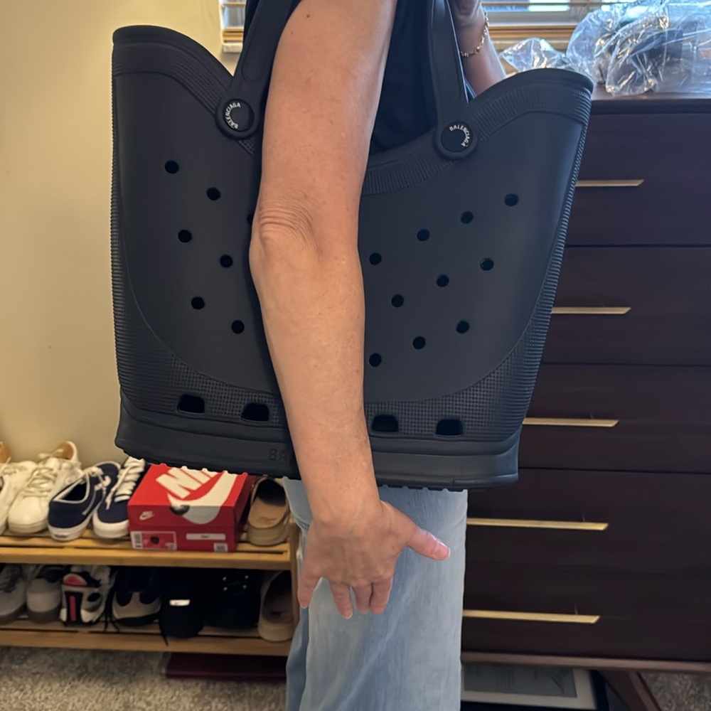 Balenciaga crocs tote- black - Picture 6 of 6